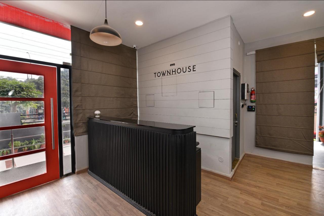 לקנאו Townhouse Function Inn Near Chaudhary Charan Singh International Airport מראה חיצוני תמונה