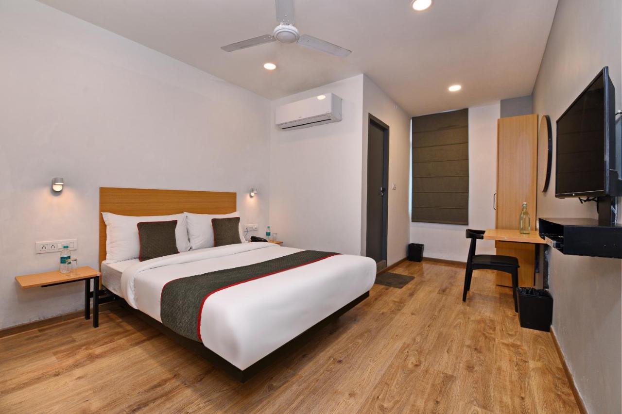 לקנאו Townhouse Function Inn Near Chaudhary Charan Singh International Airport מראה חיצוני תמונה