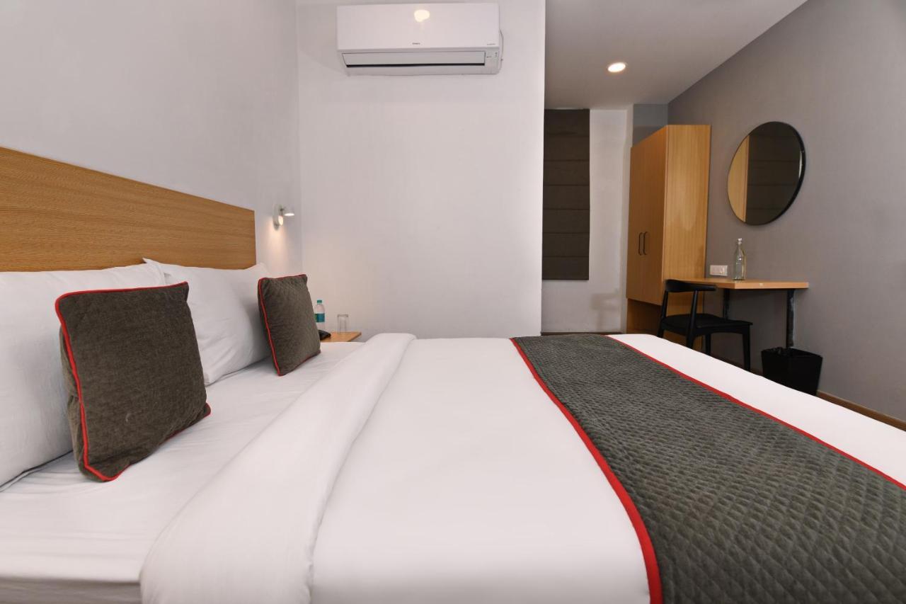 לקנאו Townhouse Function Inn Near Chaudhary Charan Singh International Airport מראה חיצוני תמונה