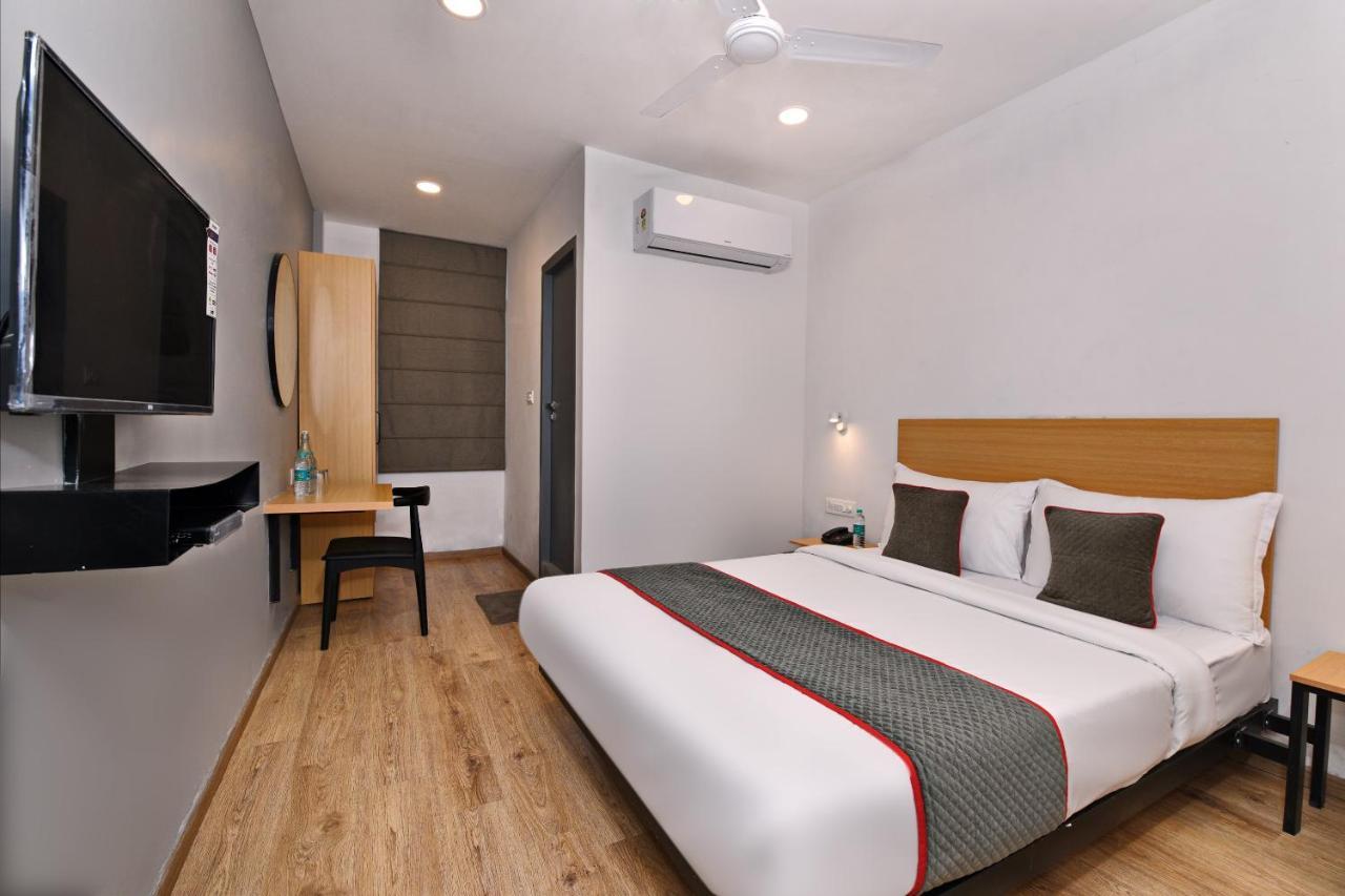לקנאו Townhouse Function Inn Near Chaudhary Charan Singh International Airport מראה חיצוני תמונה