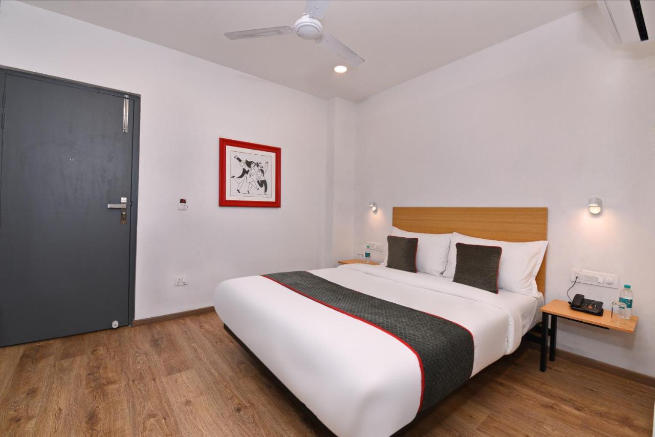 לקנאו Townhouse Function Inn Near Chaudhary Charan Singh International Airport מראה חיצוני תמונה