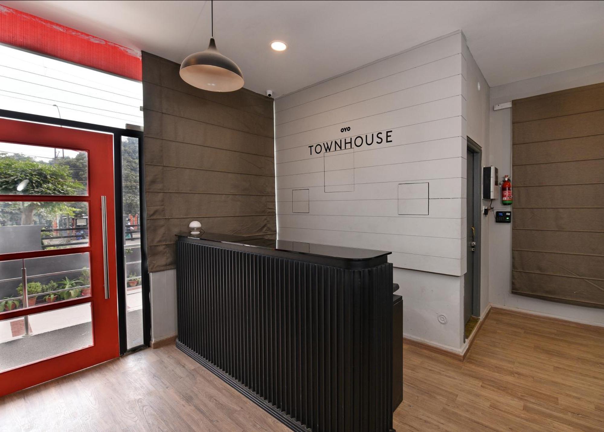 לקנאו Townhouse Function Inn Near Chaudhary Charan Singh International Airport מראה חיצוני תמונה