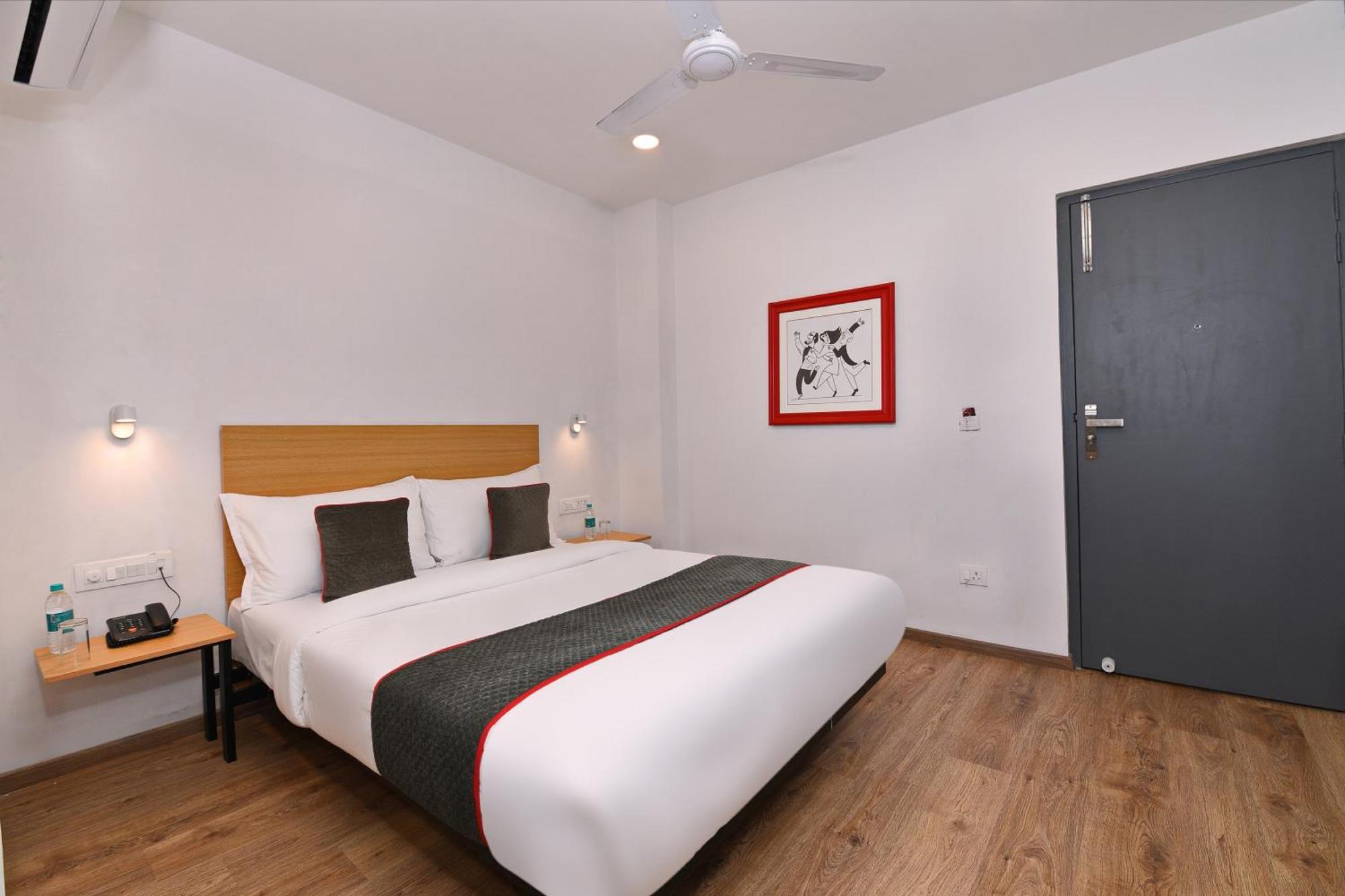 לקנאו Townhouse Function Inn Near Chaudhary Charan Singh International Airport מראה חיצוני תמונה