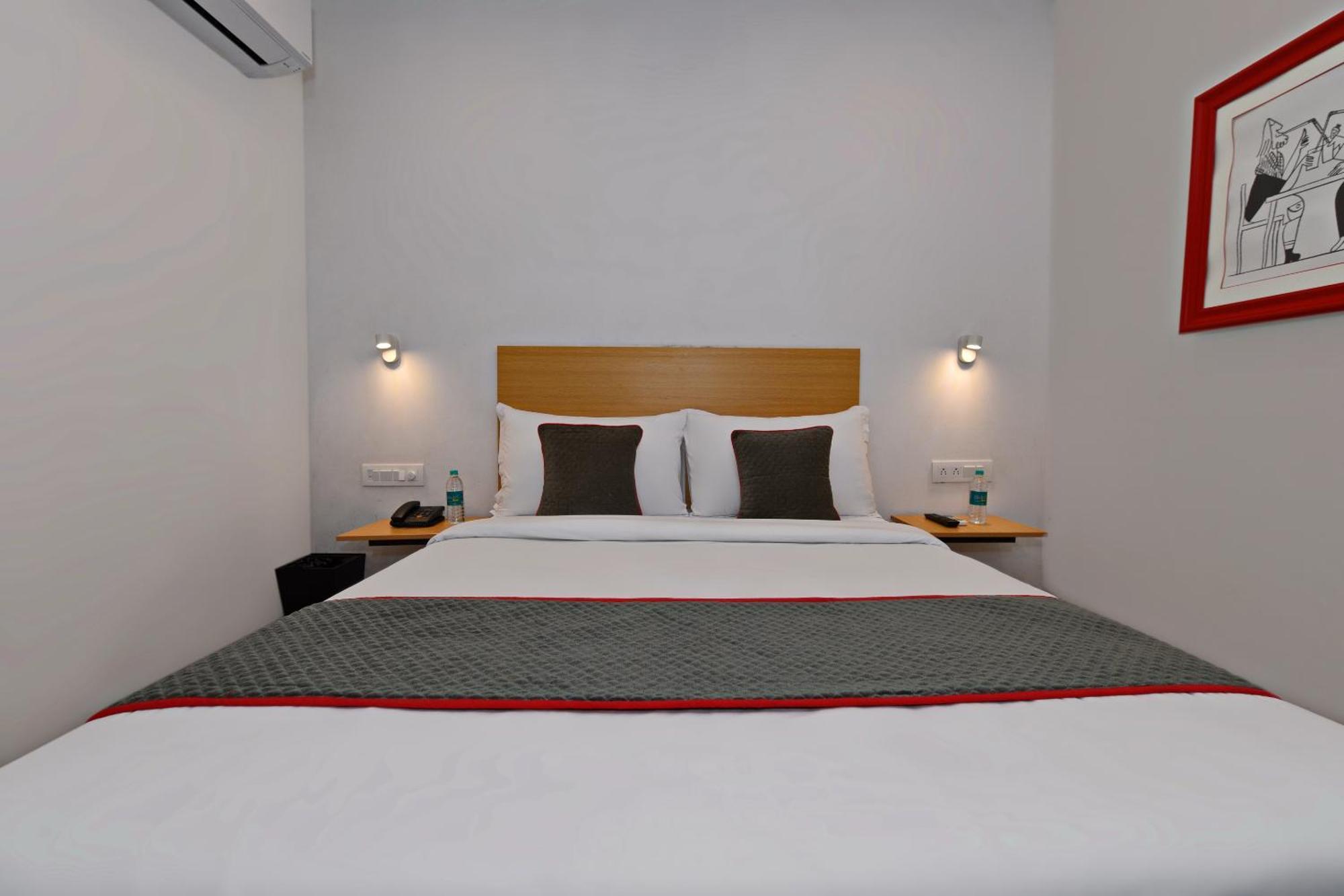 לקנאו Townhouse Function Inn Near Chaudhary Charan Singh International Airport מראה חיצוני תמונה