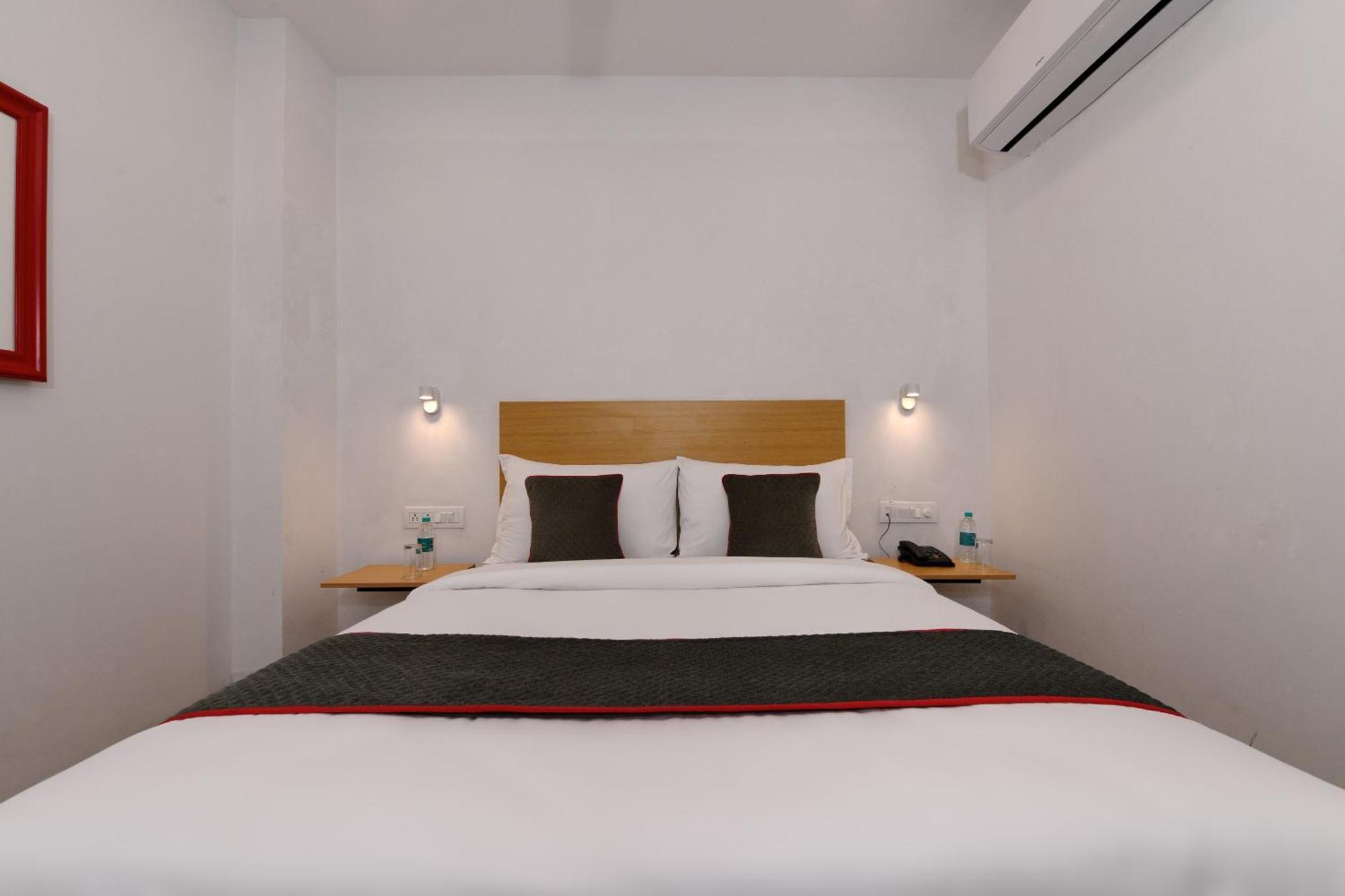 לקנאו Townhouse Function Inn Near Chaudhary Charan Singh International Airport מראה חיצוני תמונה