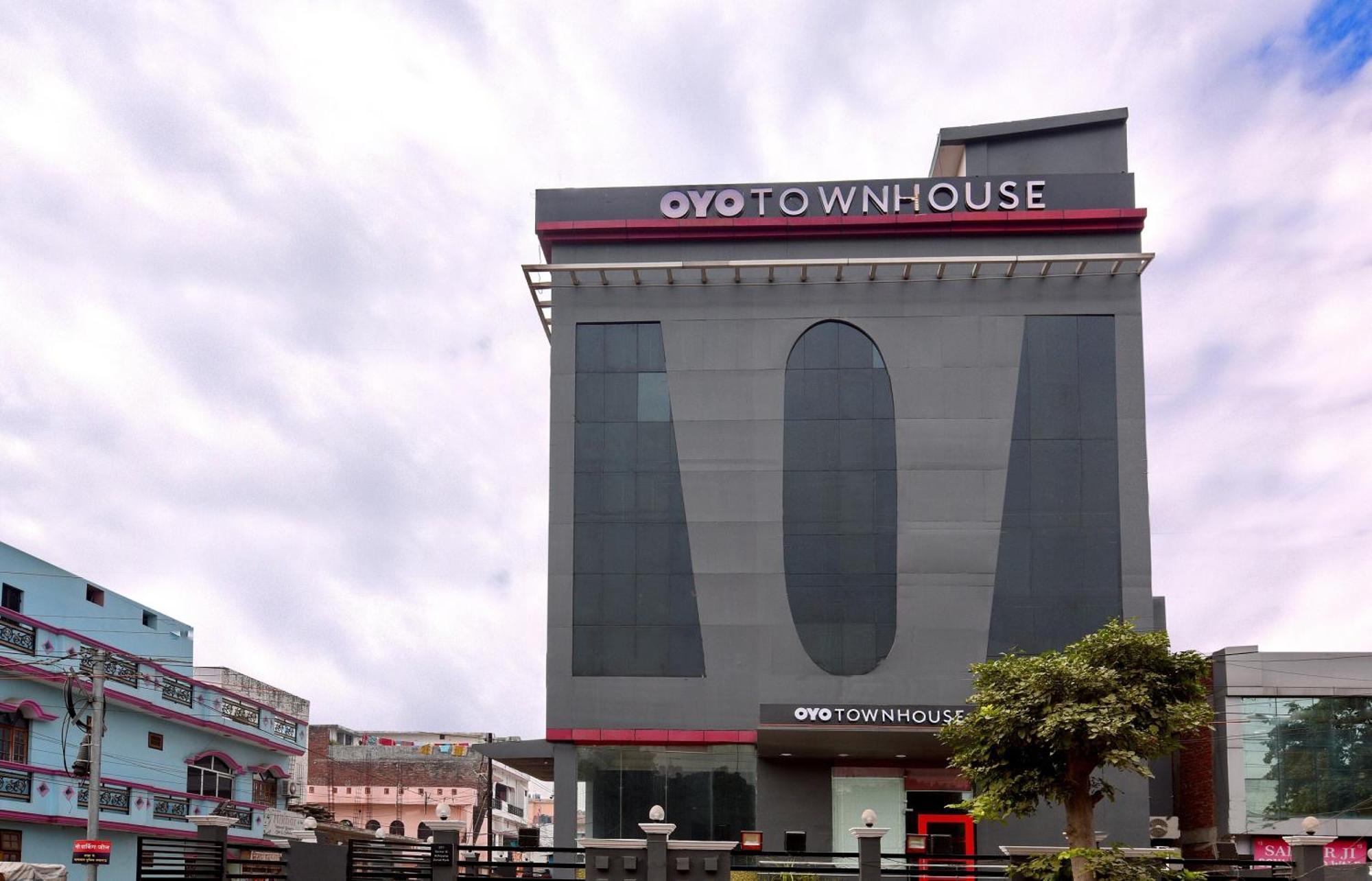 לקנאו Townhouse Function Inn Near Chaudhary Charan Singh International Airport מראה חיצוני תמונה