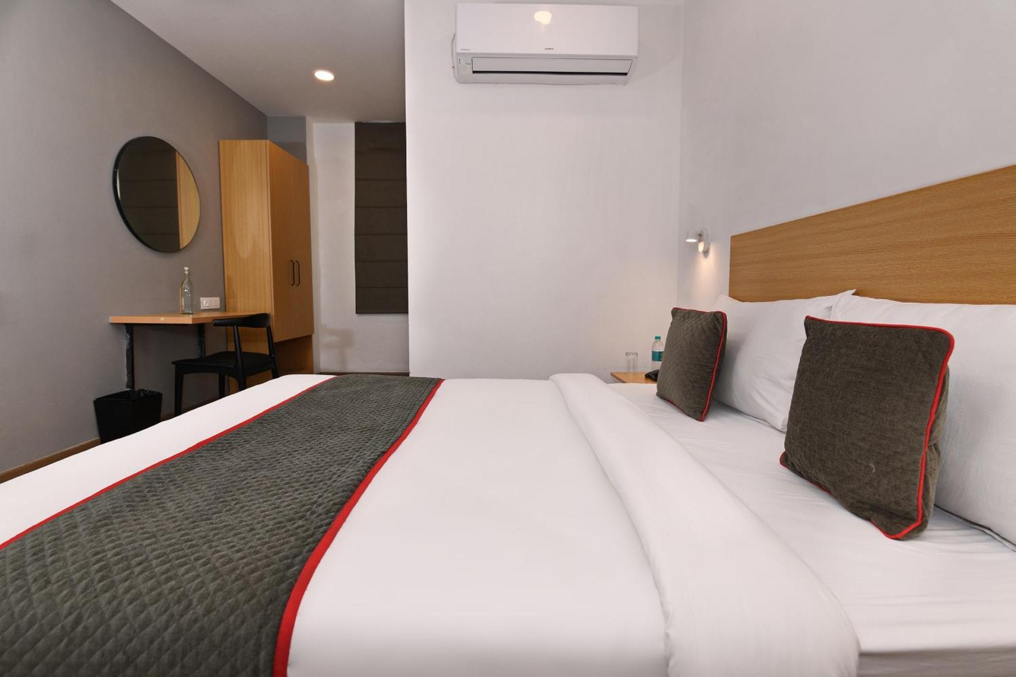 לקנאו Townhouse Function Inn Near Chaudhary Charan Singh International Airport מראה חיצוני תמונה