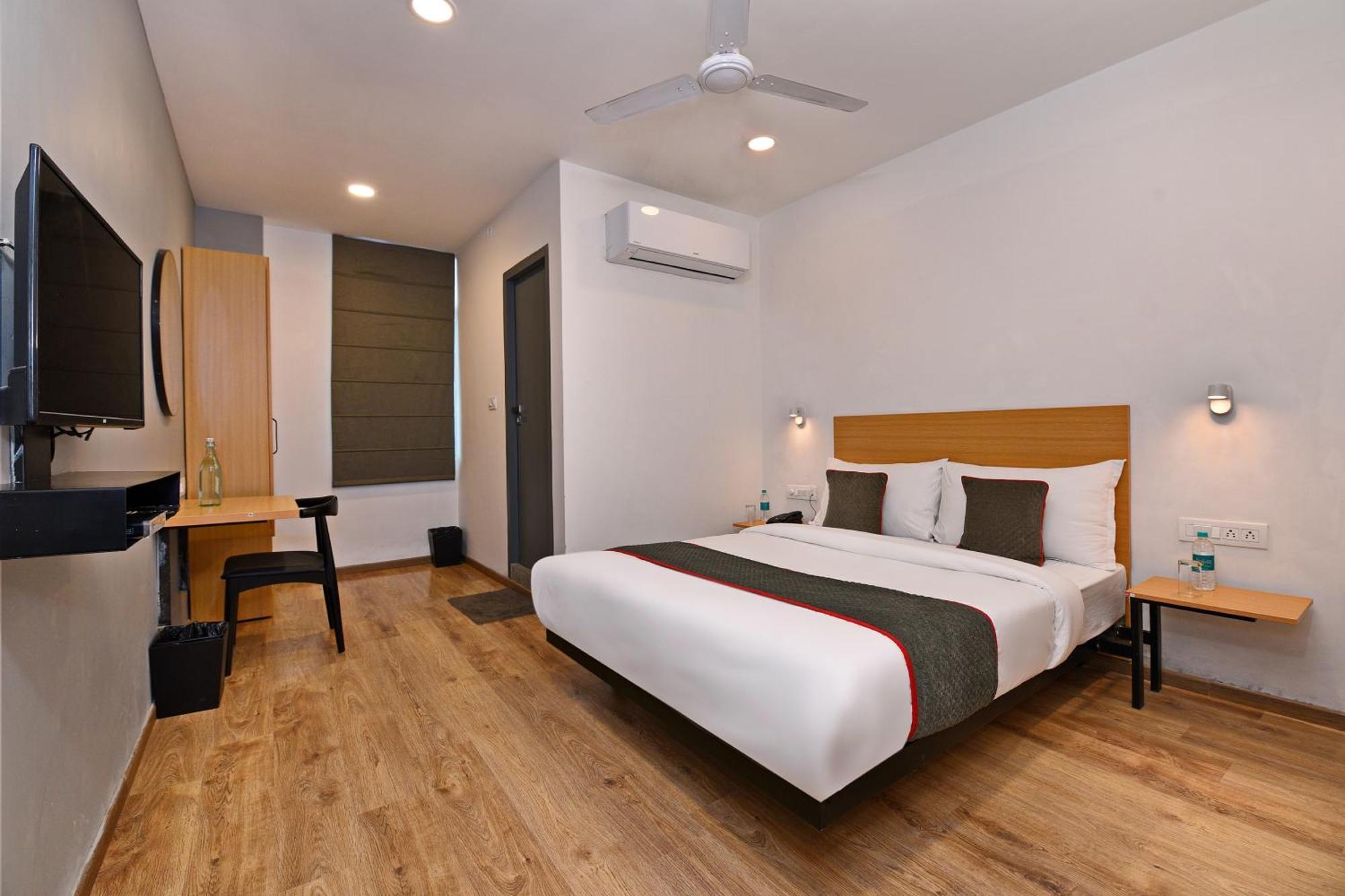 לקנאו Townhouse Function Inn Near Chaudhary Charan Singh International Airport מראה חיצוני תמונה