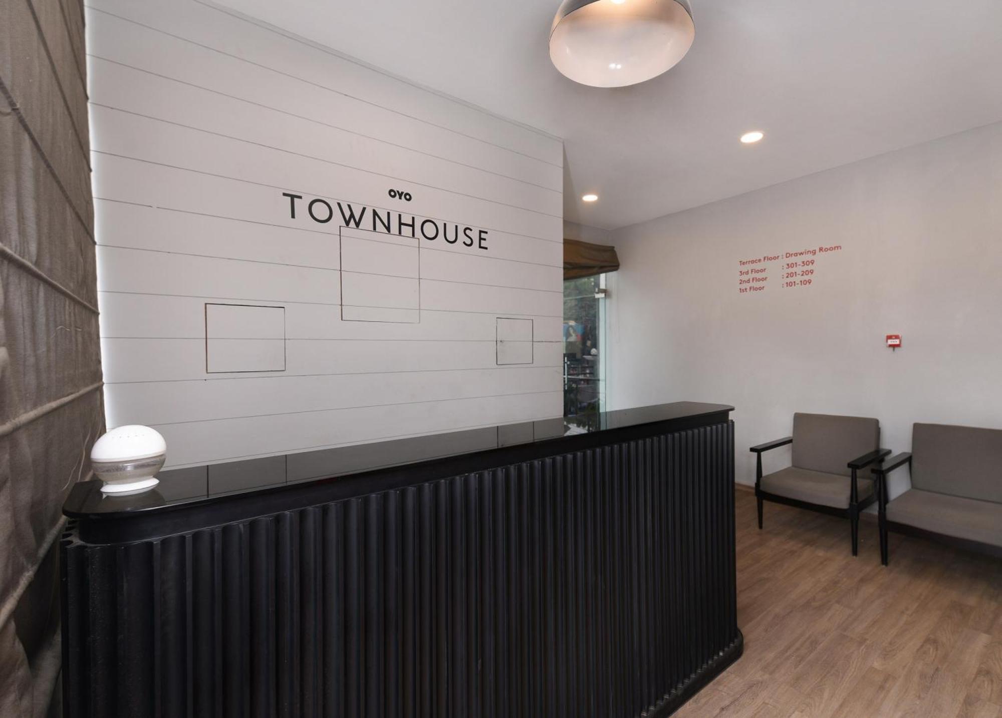 לקנאו Townhouse Function Inn Near Chaudhary Charan Singh International Airport מראה חיצוני תמונה