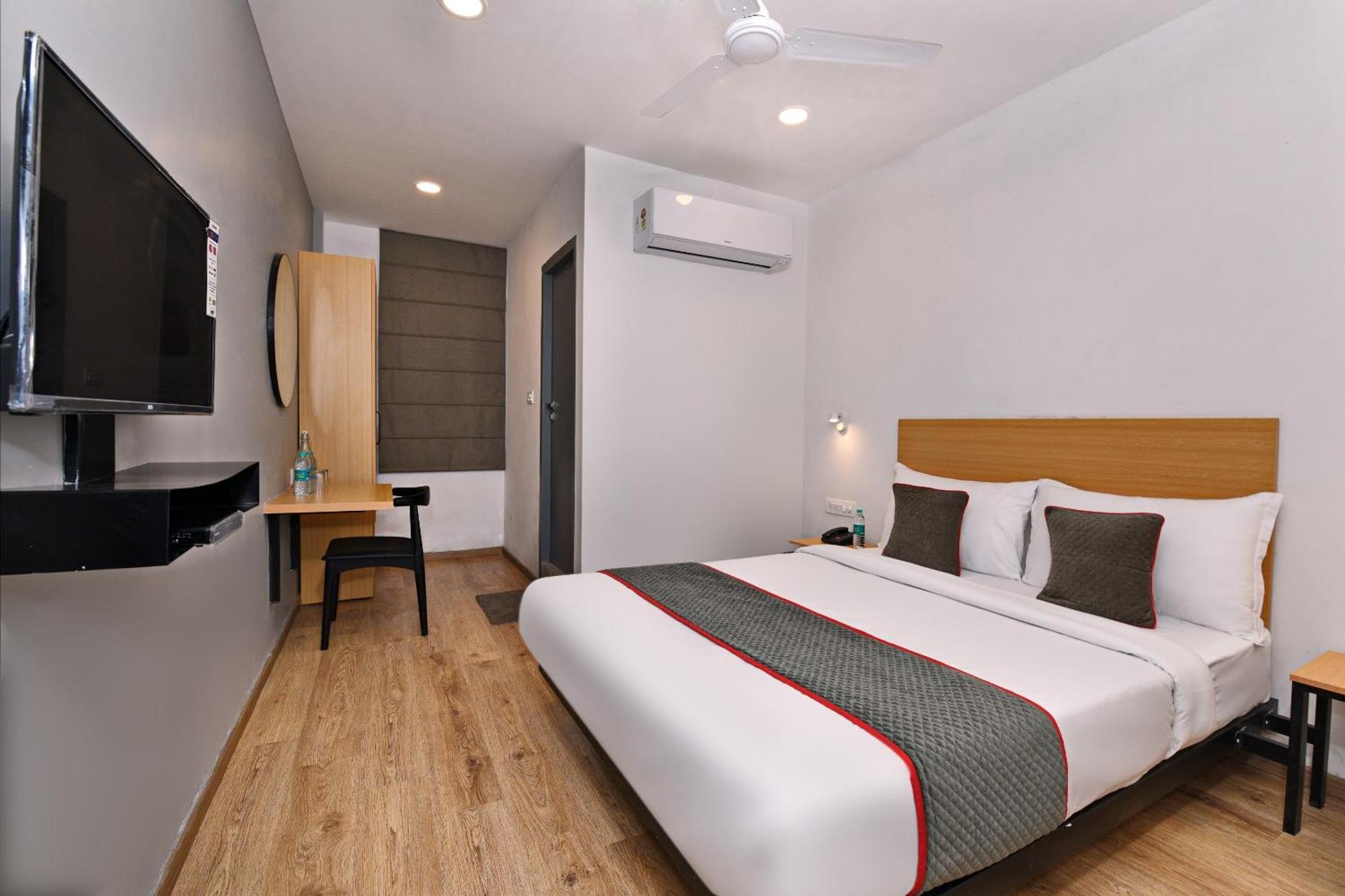 לקנאו Townhouse Function Inn Near Chaudhary Charan Singh International Airport מראה חיצוני תמונה