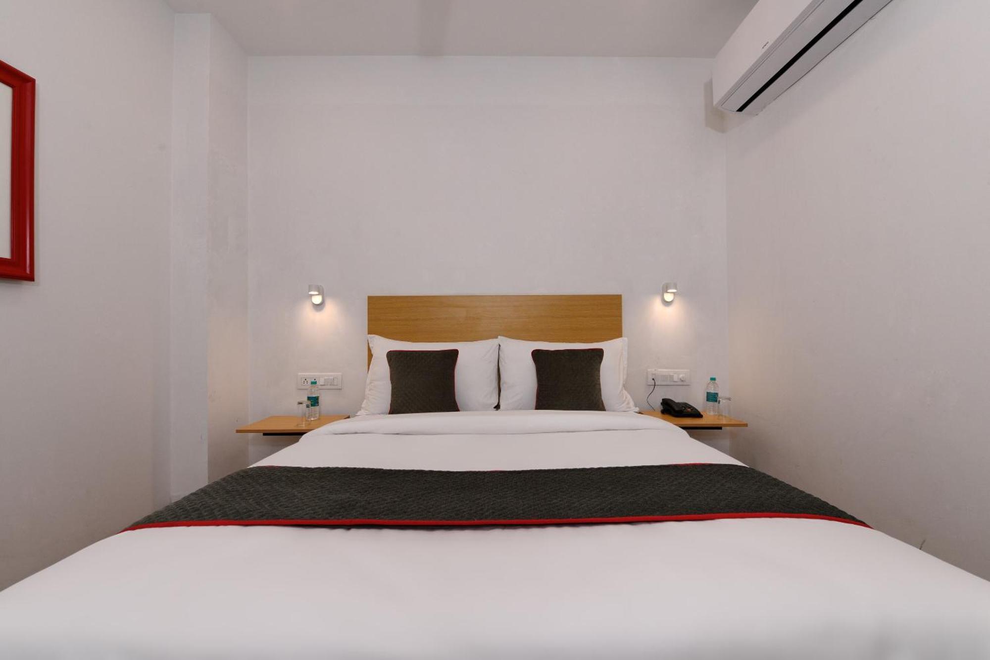 לקנאו Townhouse Function Inn Near Chaudhary Charan Singh International Airport מראה חיצוני תמונה